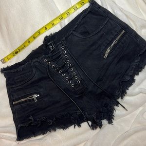 Festival grunge lace up short